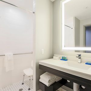 Standard Queen Room Two Queen Beds Communications Mobility Accessible